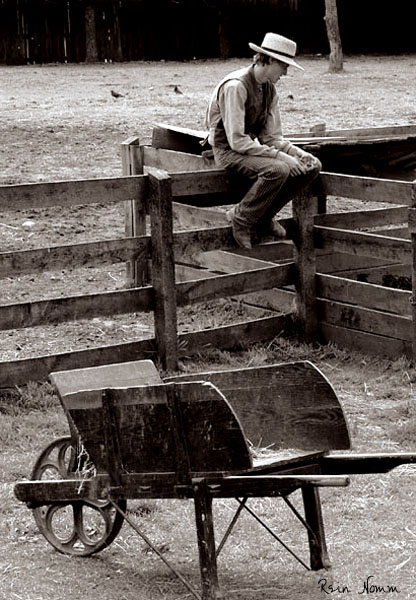 GV-Farmer-on-FenceSel